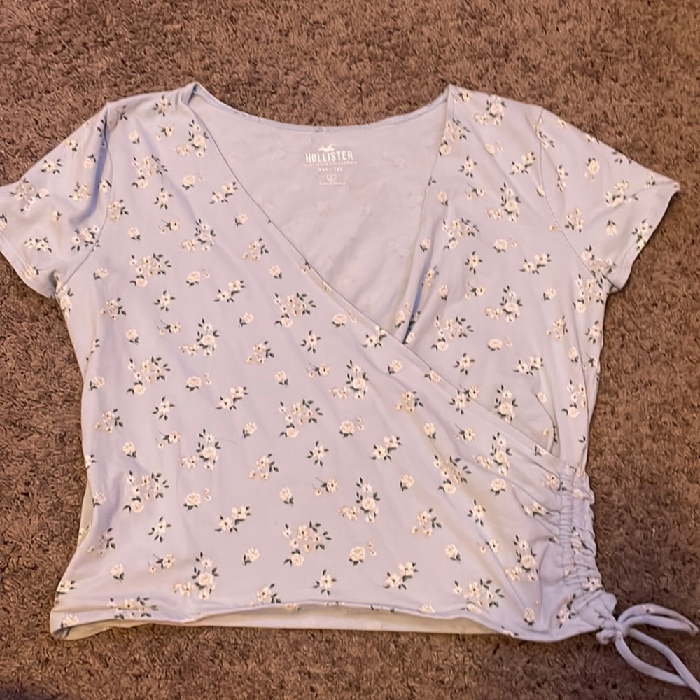 womens hollister baby tee cropped shirt!!